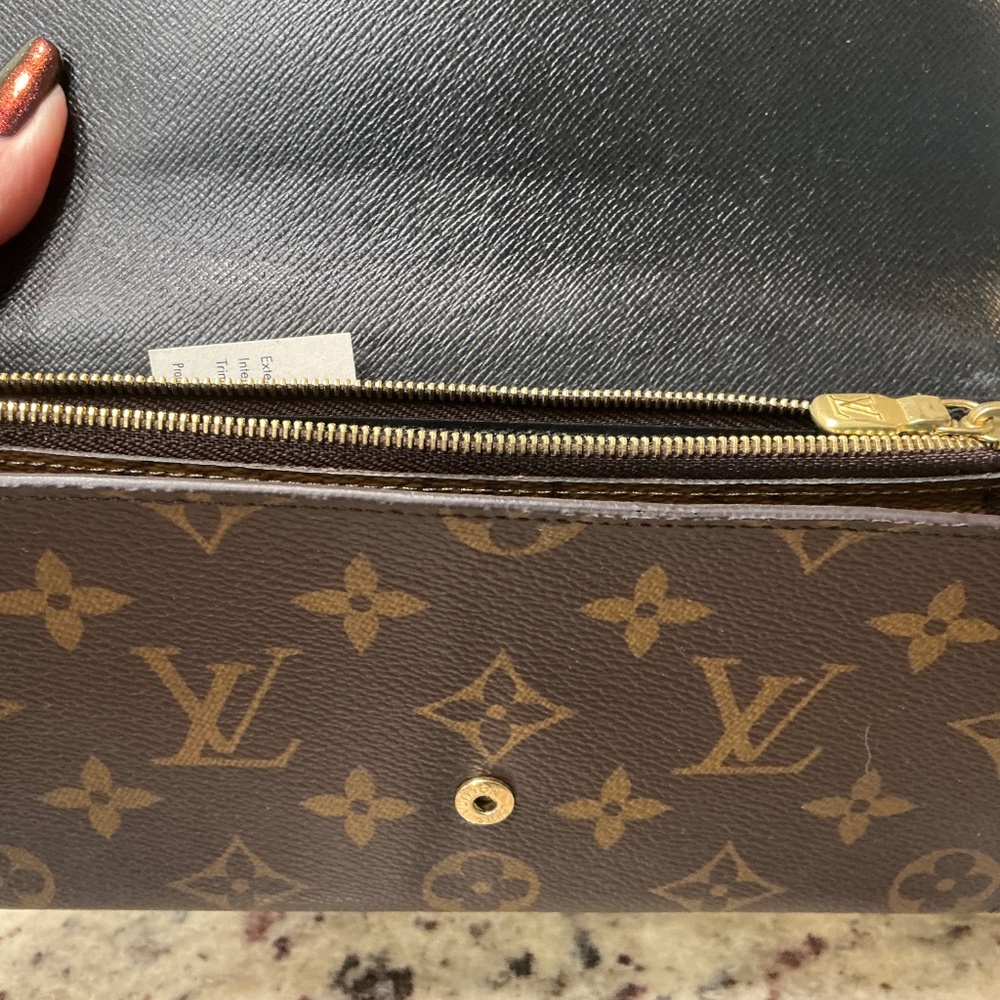 Authentic Louis Vuitton Sarah Wallet Reverse Monogram - Picture 3 of 14